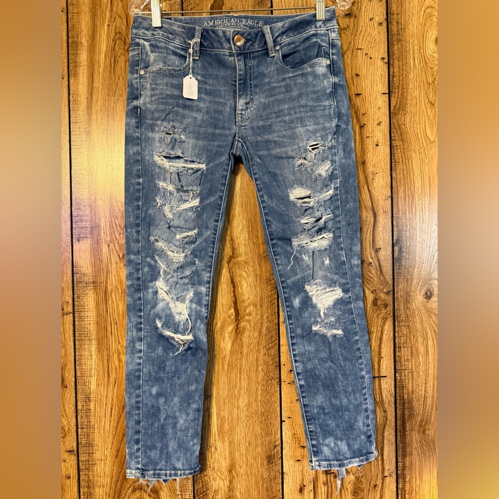 GUC American Eagle Outfitter’s denim jeans. Size 6.